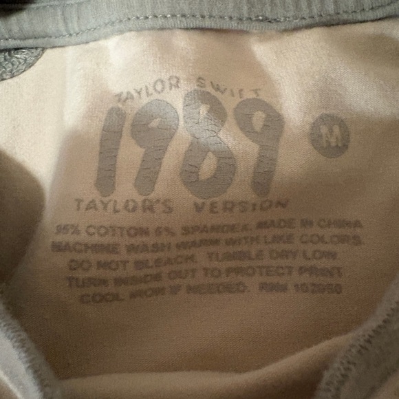 Taylor Swift 1989 baby tee - Picture 2 of 4